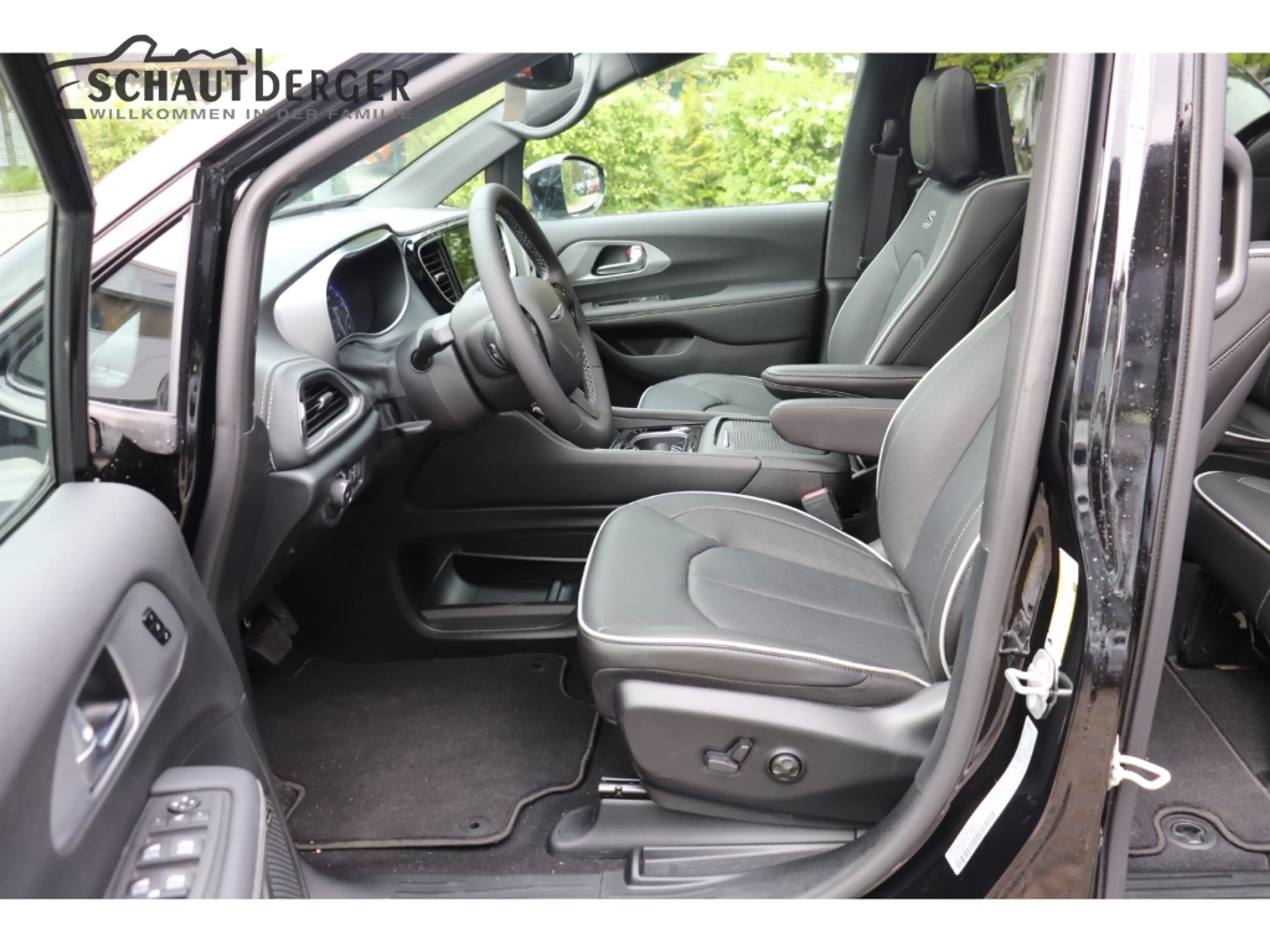 Chrysler Pacifica CHRYSLER PACIFICA Select AWD El. Panodach Navi Led — photo 13