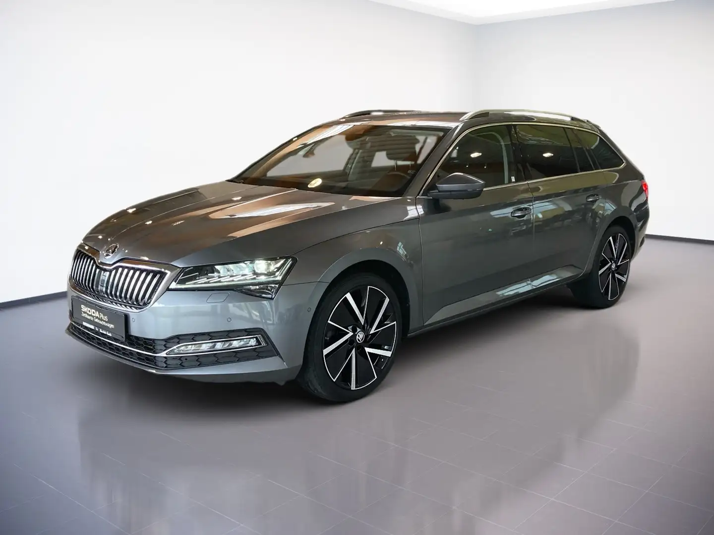 Skoda Superb Combi STYLE 2.0TDI 150PS DSG MATRIX.AHK.360°.NAVI. Gris - 2