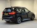 BMW X1 xDrive20i High Executive | LEDER | CAMERA | PANO | Zwart - thumbnail 2
