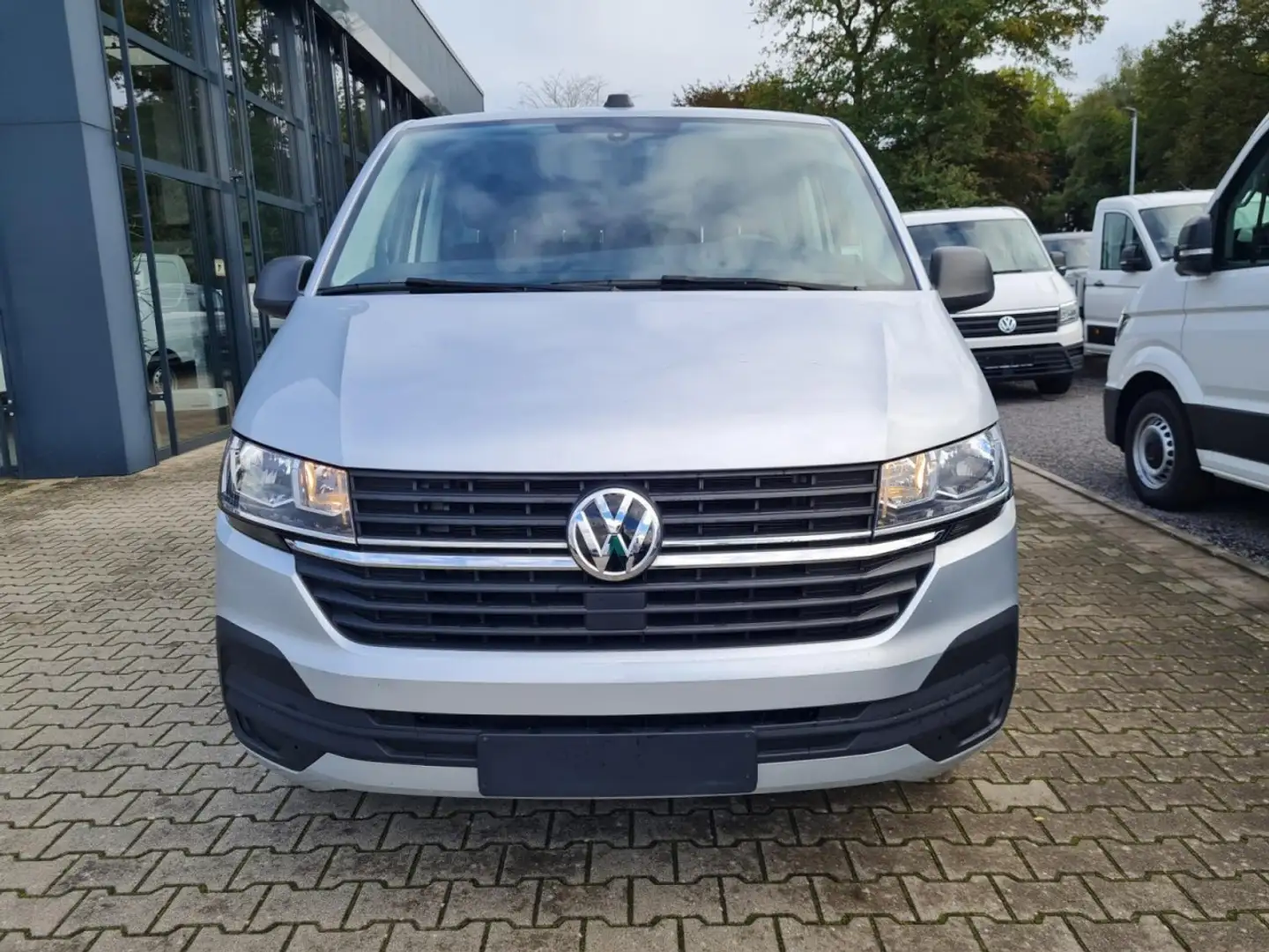 Volkswagen T6.1 Caravelle TDI lang 9 Sitzer 2 Schiebetüren Trendl. Klima Argento - 2
