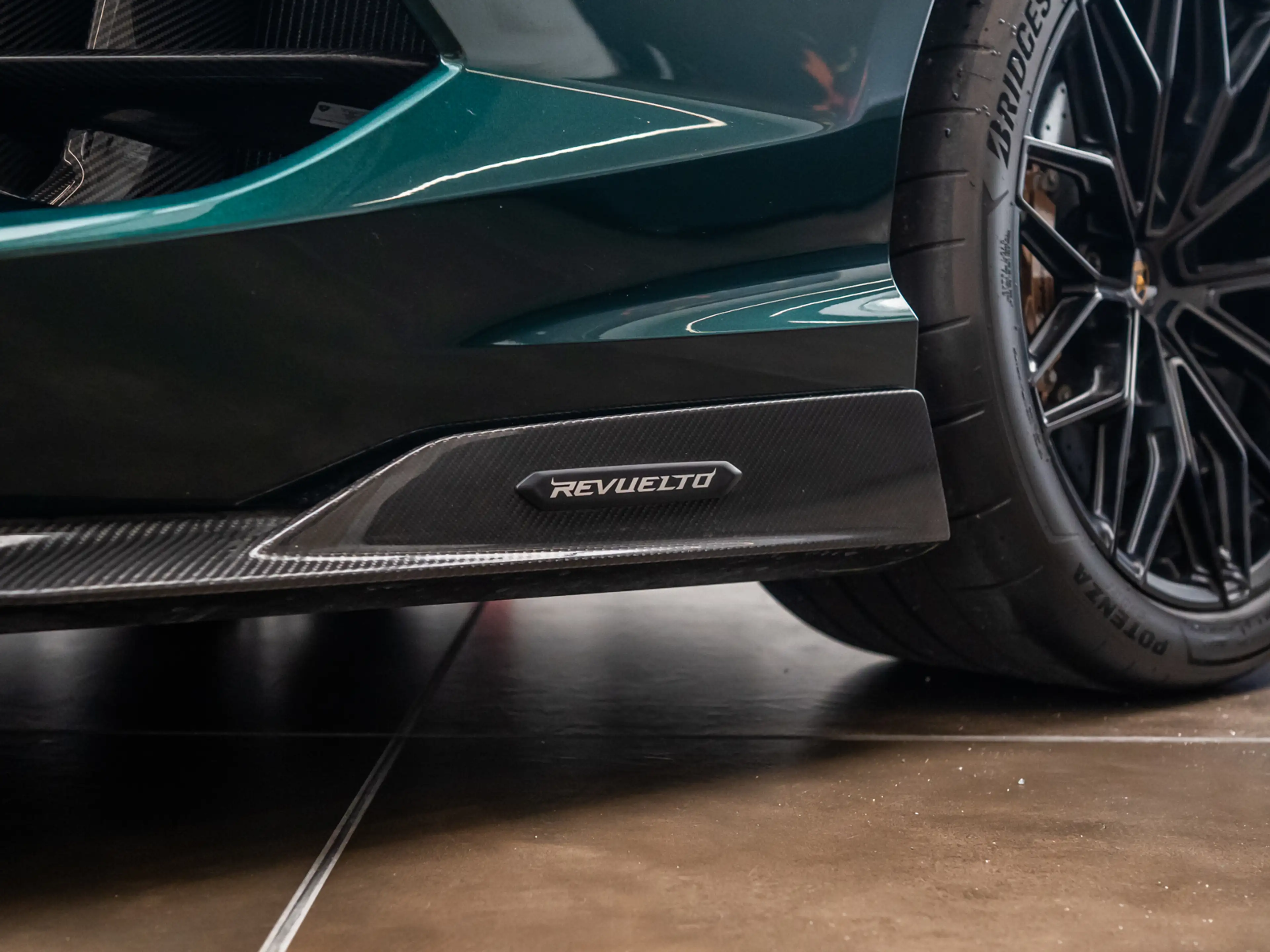 Lamborghini Revuelto MY25|Verde Hydra|Carbon ext.|Comf.Seat — photo 12