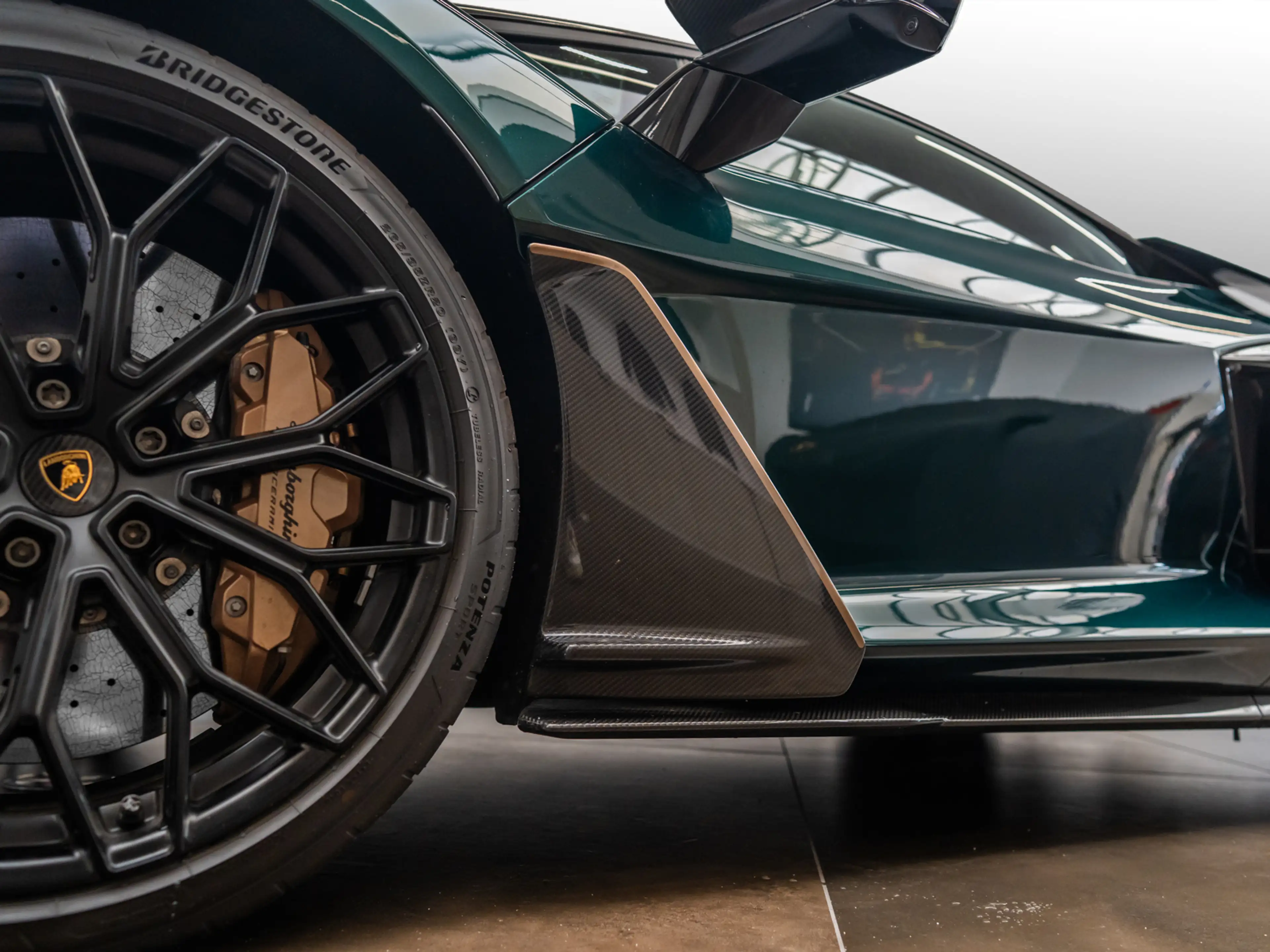 Lamborghini Revuelto MY25|Verde Hydra|Carbon ext.|Comf.Seat — photo 11