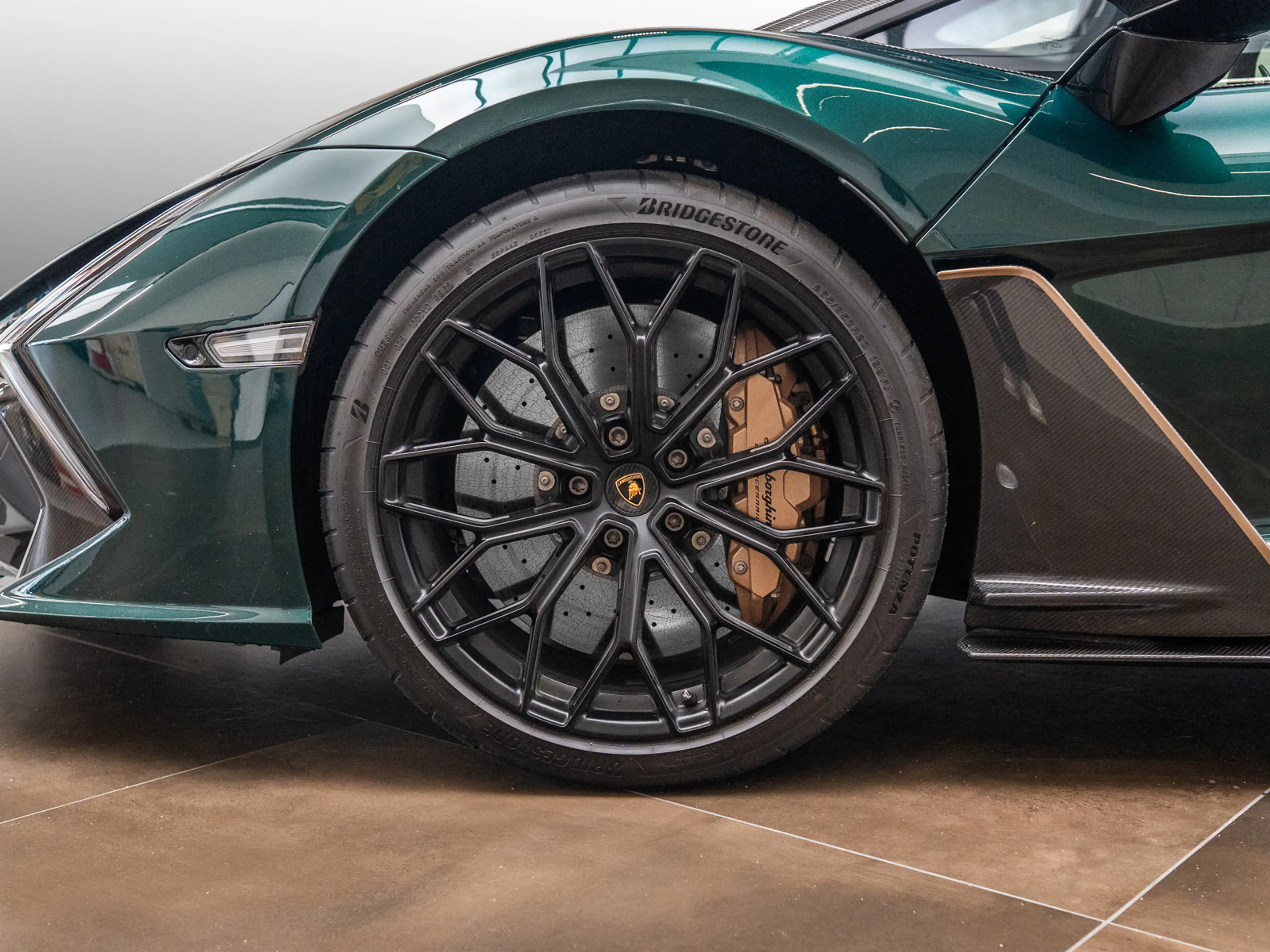 Lamborghini Revuelto MY25|Verde Hydra|Carbon ext.|Comf.Seat — photo 9