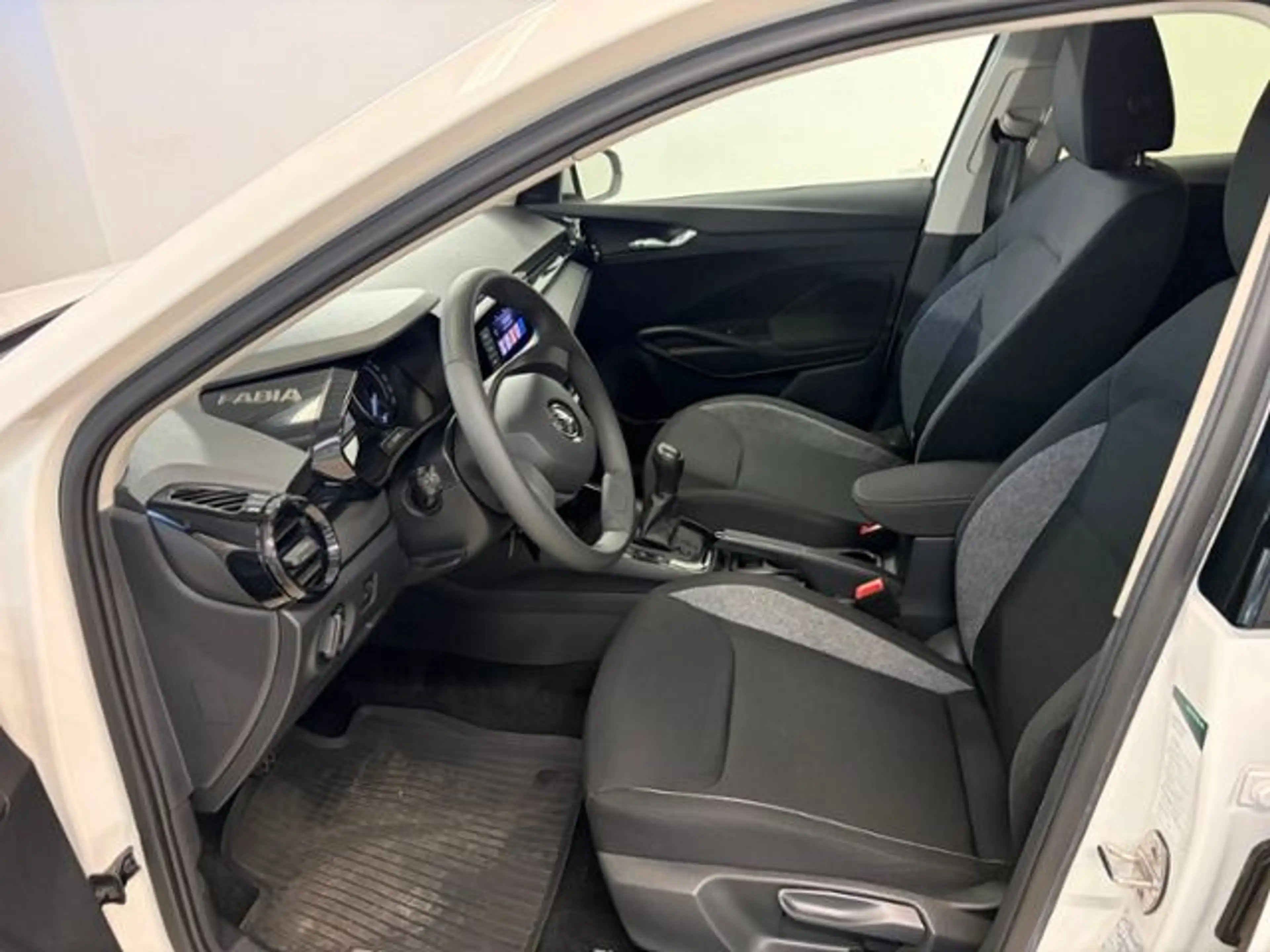 Skoda Fabia Active — photo 8