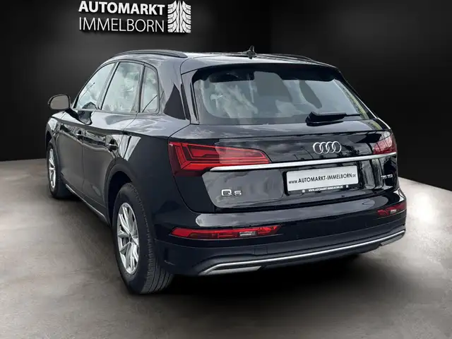 Audi Q5 view 10