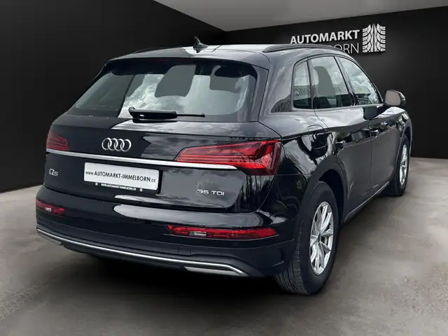 Audi Q5 view 11