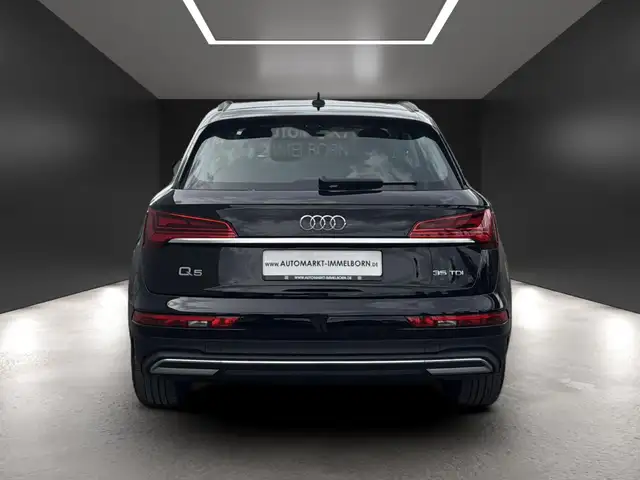 Audi Q5 view 9