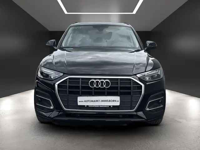 Audi Q5 view 8