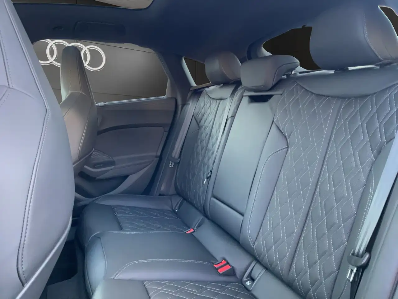 Audi A5 Limousine e-hybrid q. 270 kW S line AHK+Pano+Te... 13