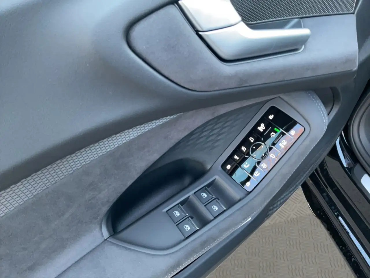 Audi A5 Limousine e-hybrid q. 270 kW S line AHK+Pano+Te... 12