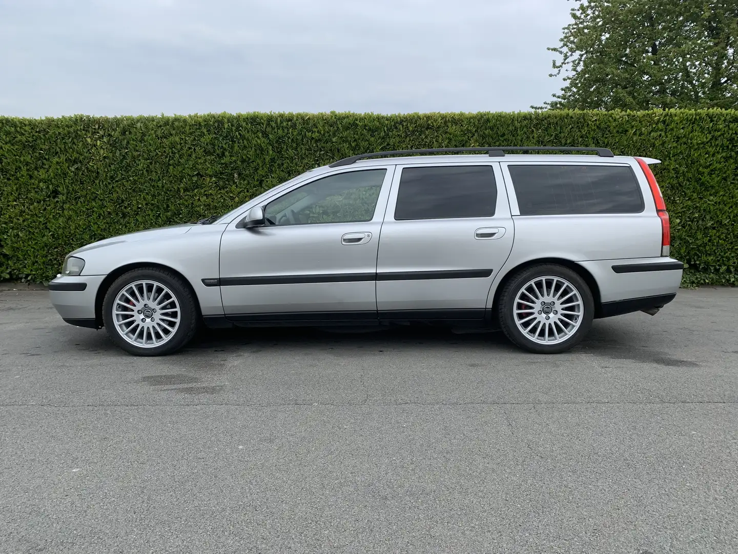 Volvo V70 2.4 D - Automatique - Utilitaire Argintiu - 2