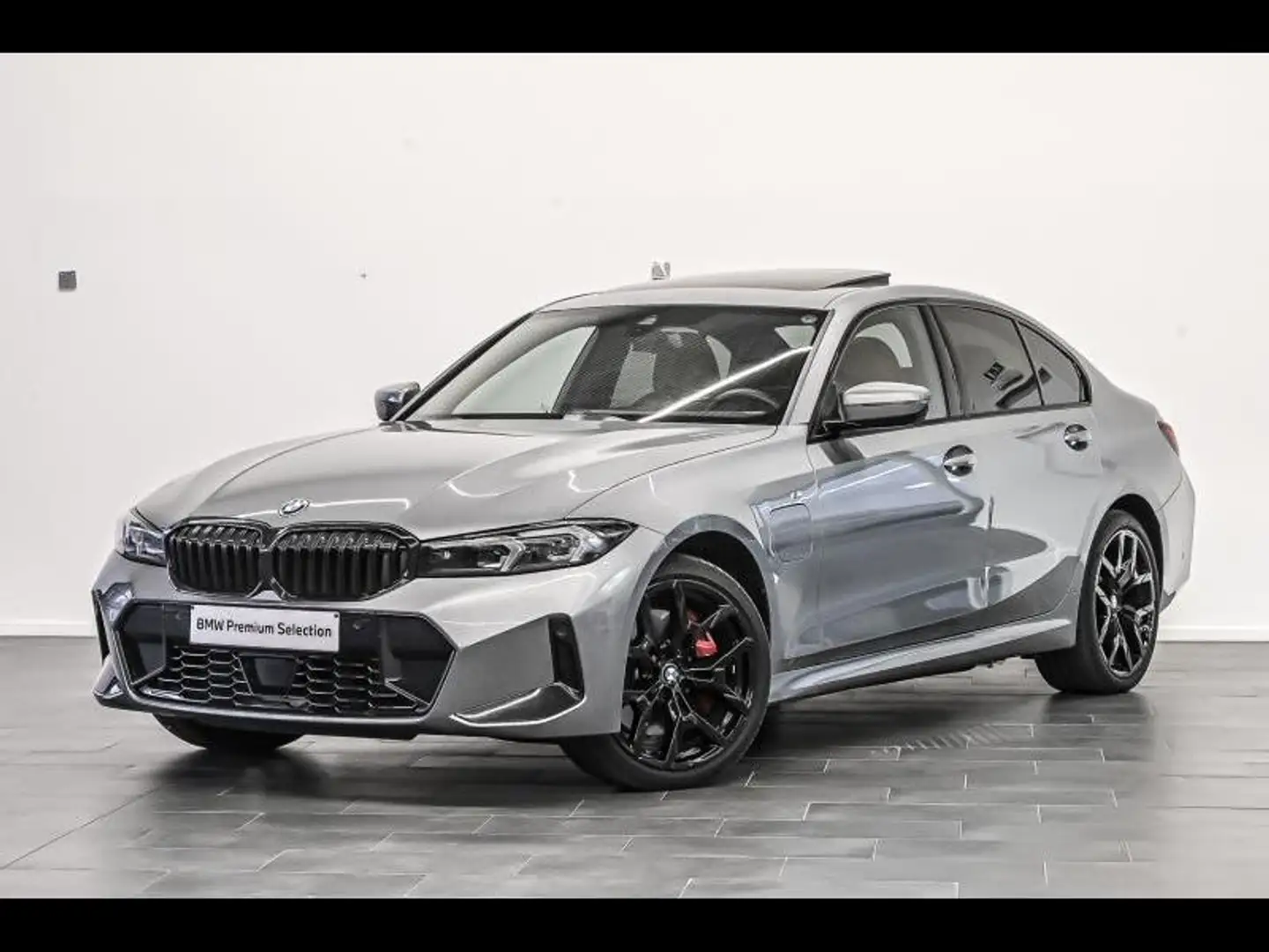 BMW 330 Berline Grau - 1