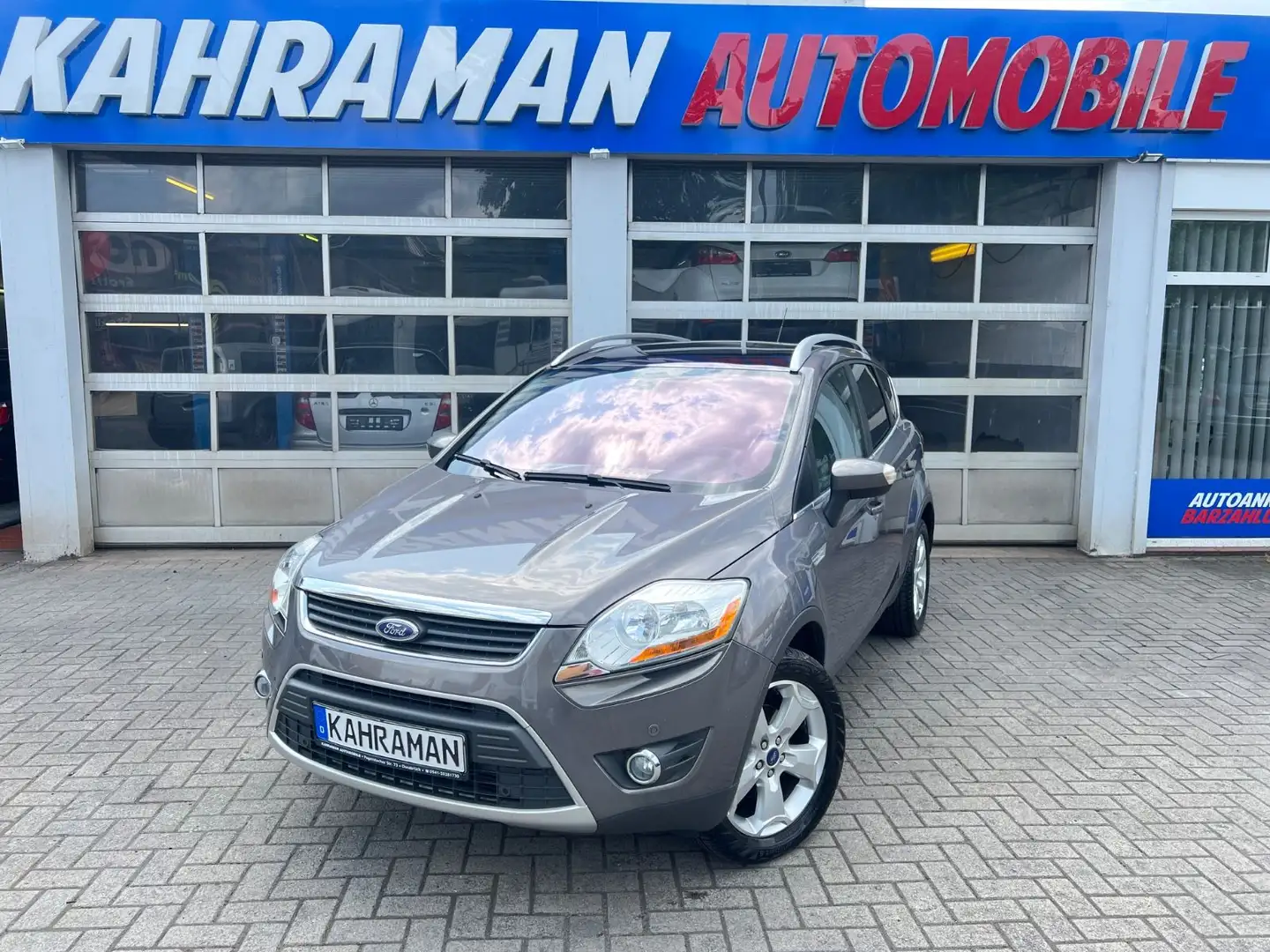 Ford Kuga Titanium Panorama 4x4 Braun - 1