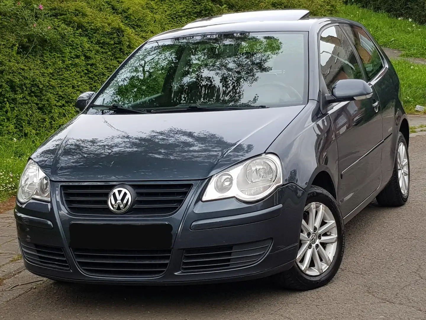 Volkswagen Polo 1.2i United // toit ouvrant // climatisation // Gris - 1