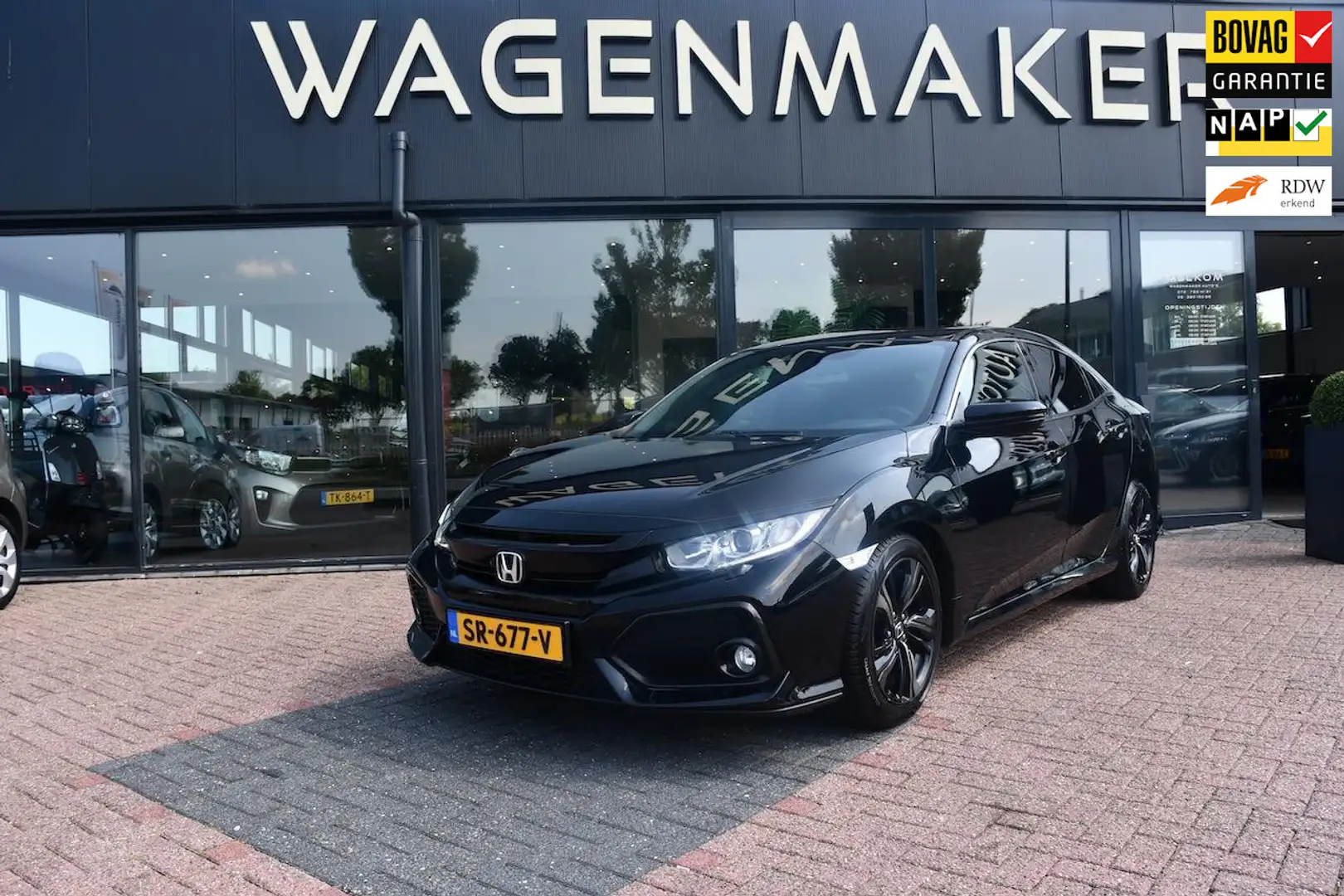 Honda Civic 1.0 i-VTEC Premium AUT|ACC|NAVI|Cam|DealerOH Zwart - 1