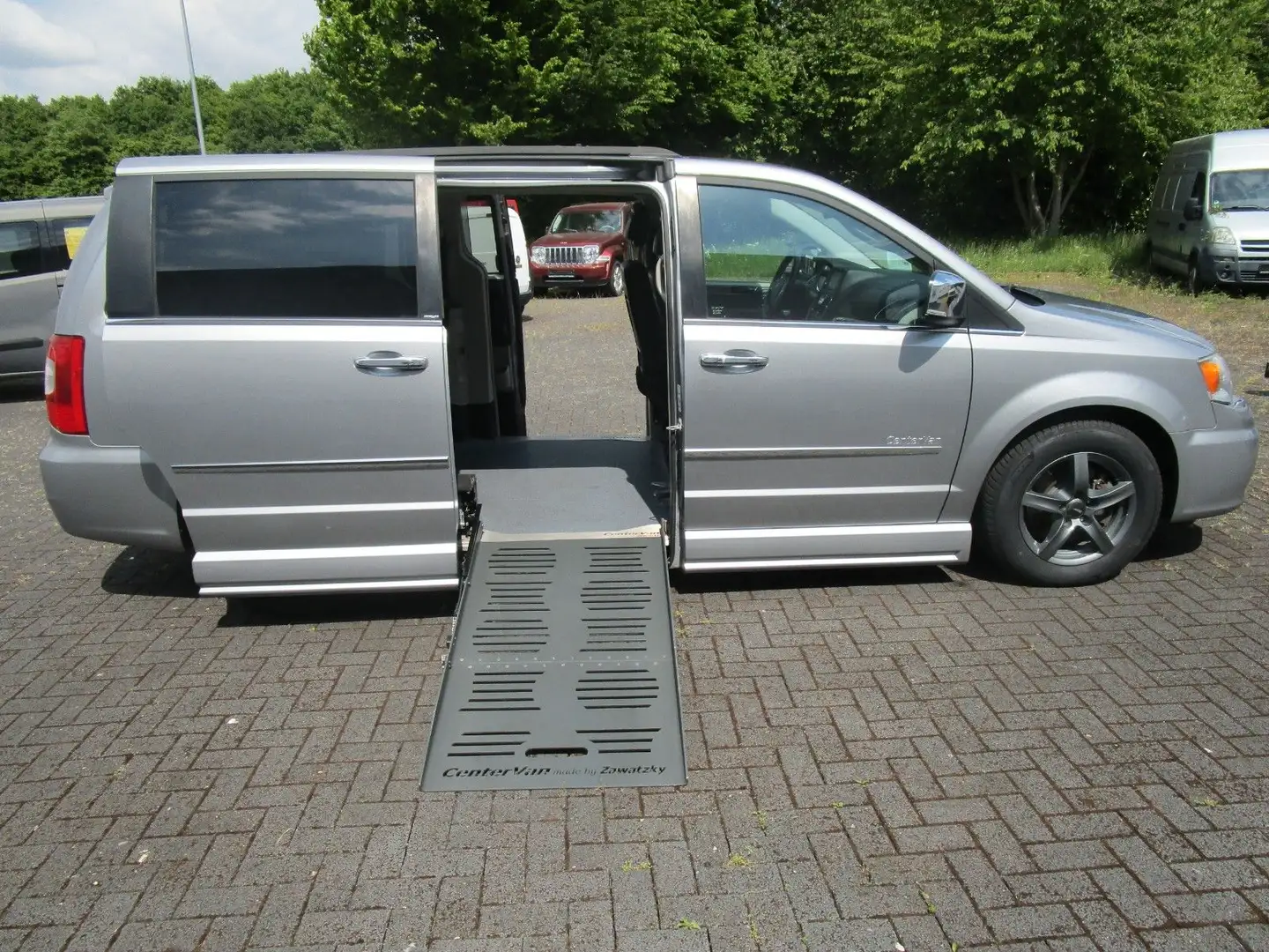 Chrysler Grand Voyager Gold Zawatzky Center Van Silber - 1