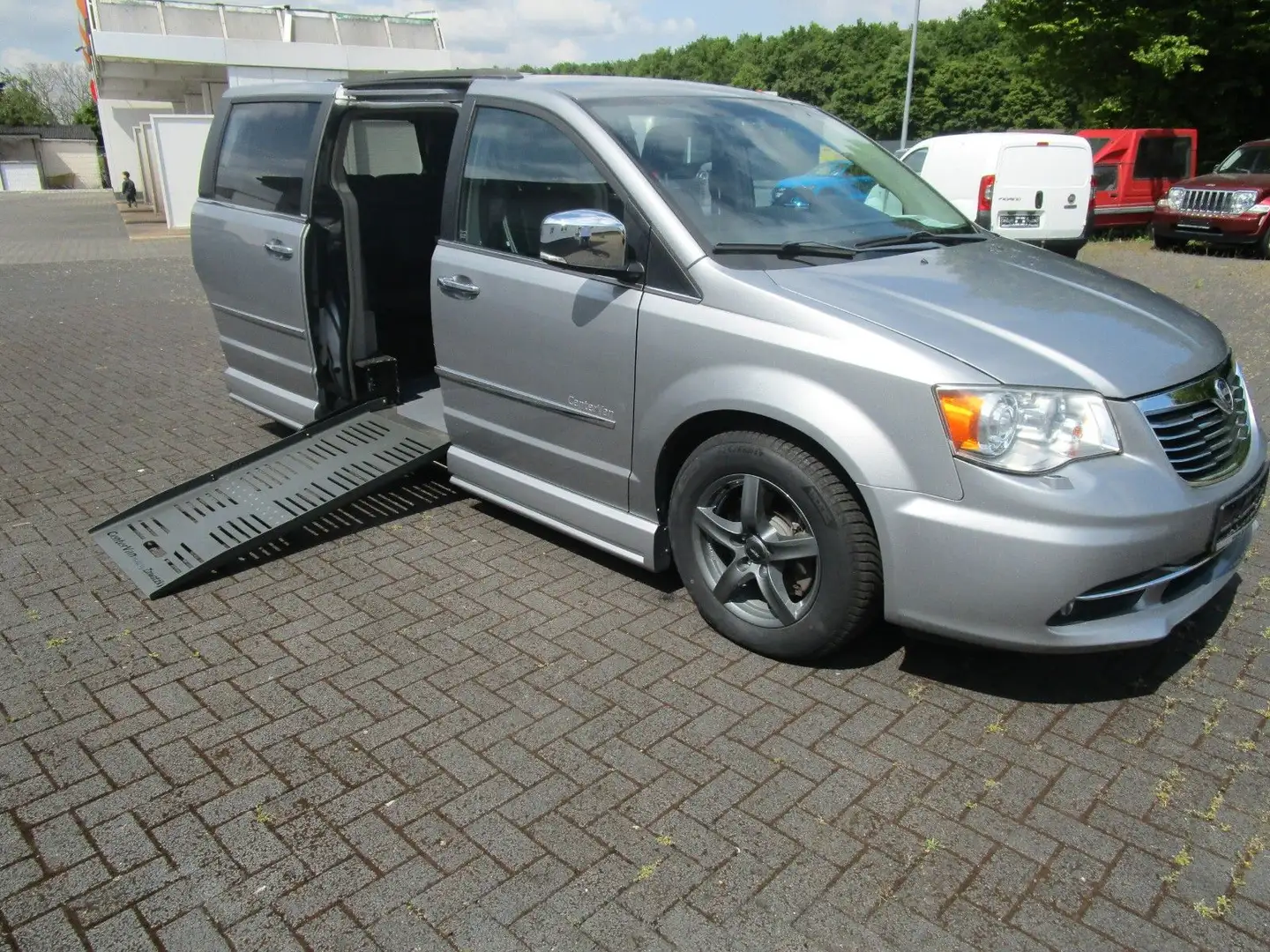 Chrysler Grand Voyager Gold Zawatzky Center Van Silber - 2