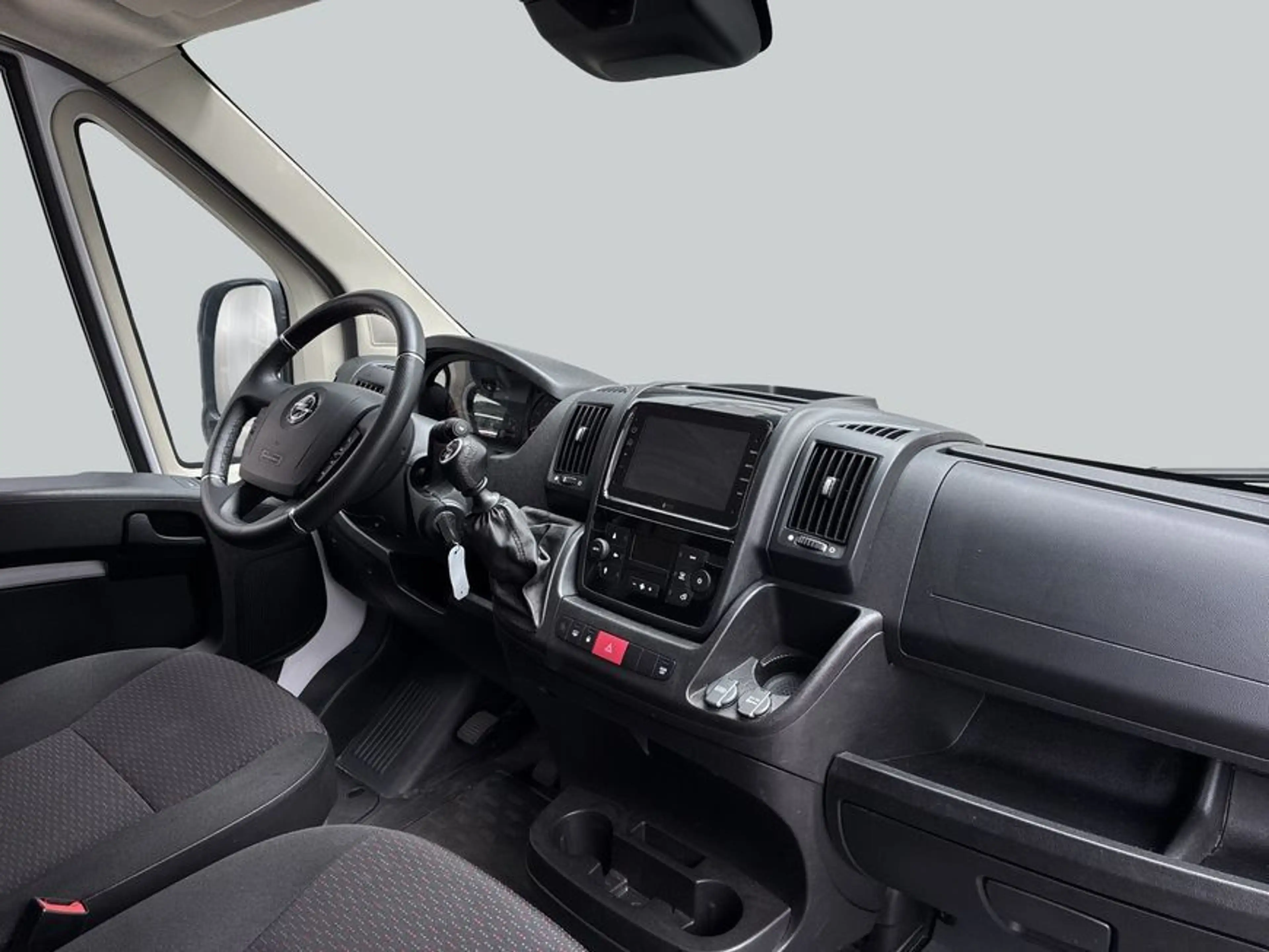 Opel Movano Cargo 3,5t L1H1 140 2,2 — photo 10