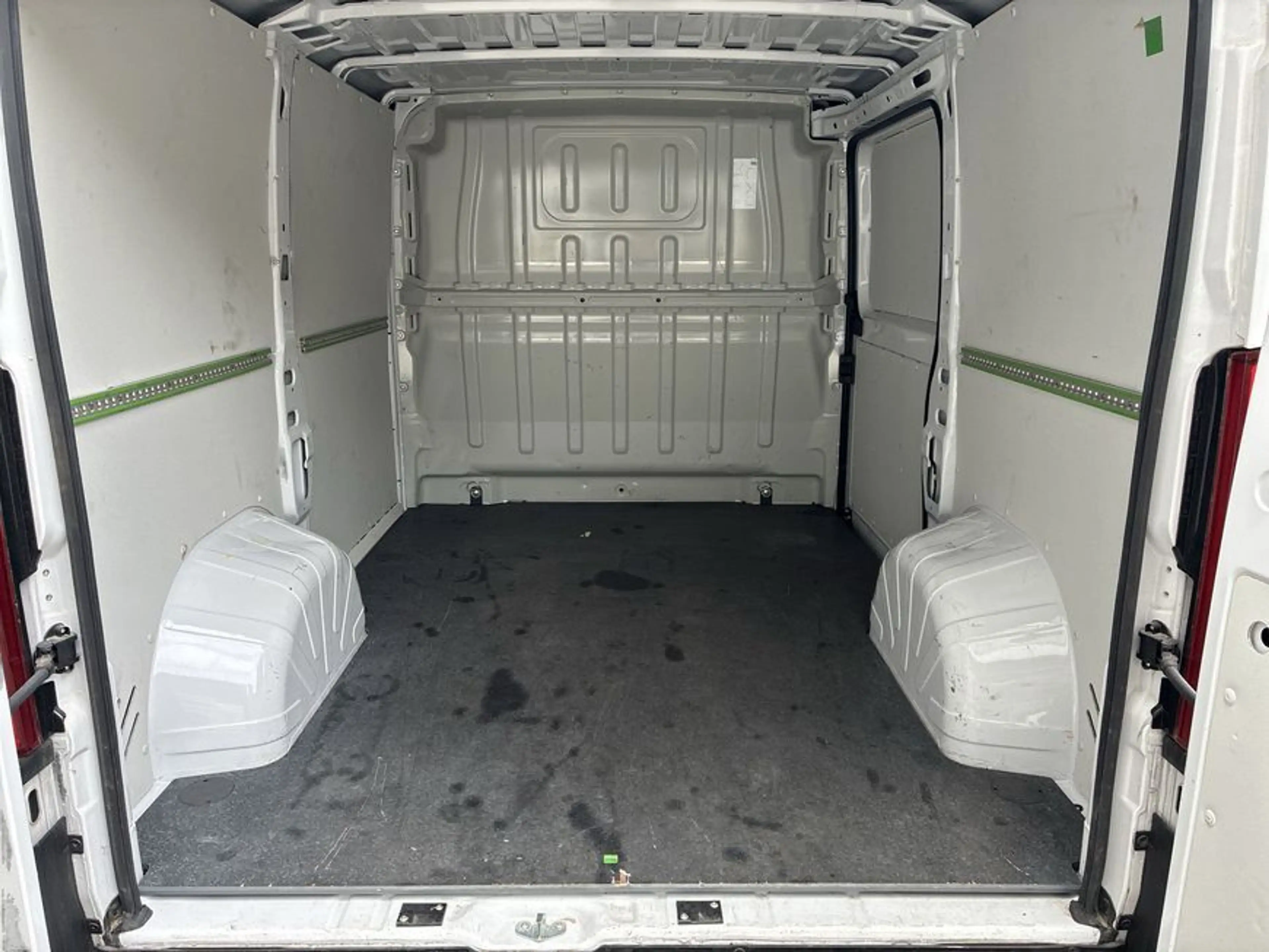 Opel Movano Cargo 3,5t L1H1 140 2,2 — photo 7