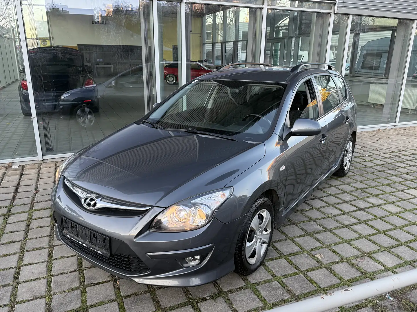 Hyundai i30 CW 1,6 CRDi, 1.Besitz, Pickerl Neu, Nur 122TKM Grau - 1