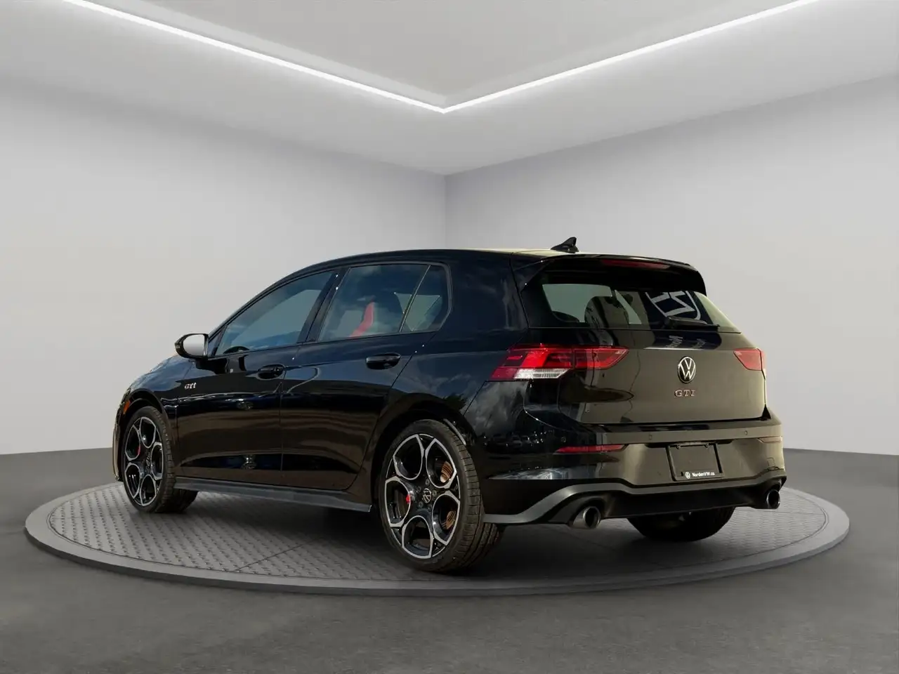 Volkswagen Golf GTI снимка Volkswagen Golf GTI