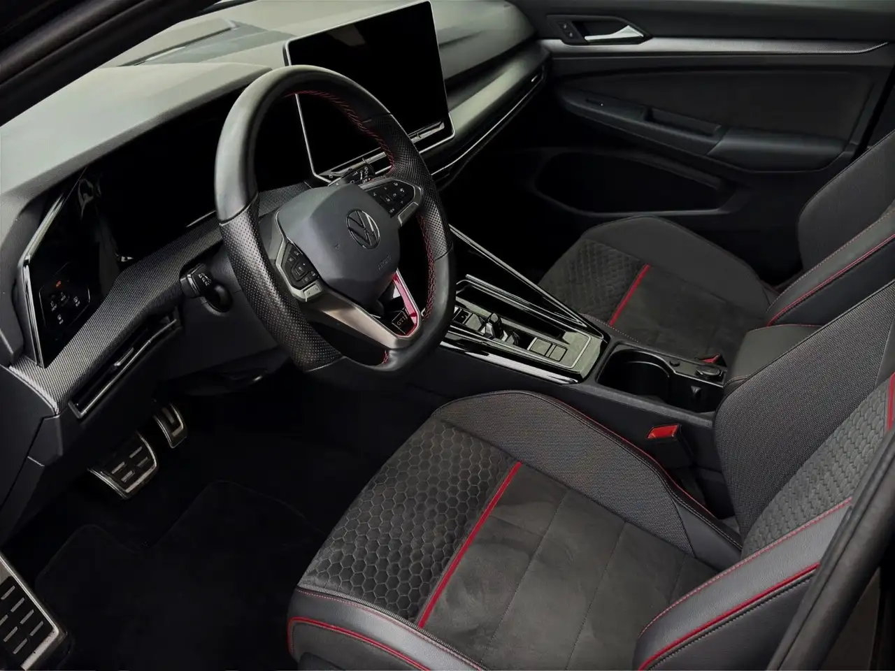 Volkswagen Golf GTI снимка Volkswagen Golf GTI