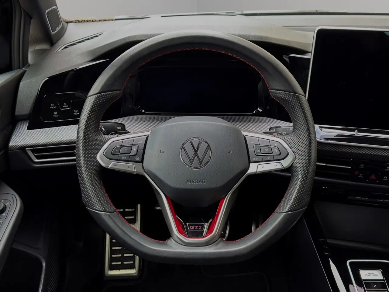 Volkswagen Golf GTI снимка Volkswagen Golf GTI