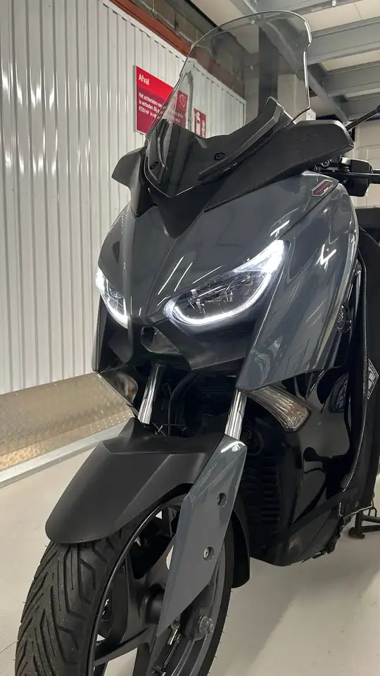 Yamaha X-Max 300