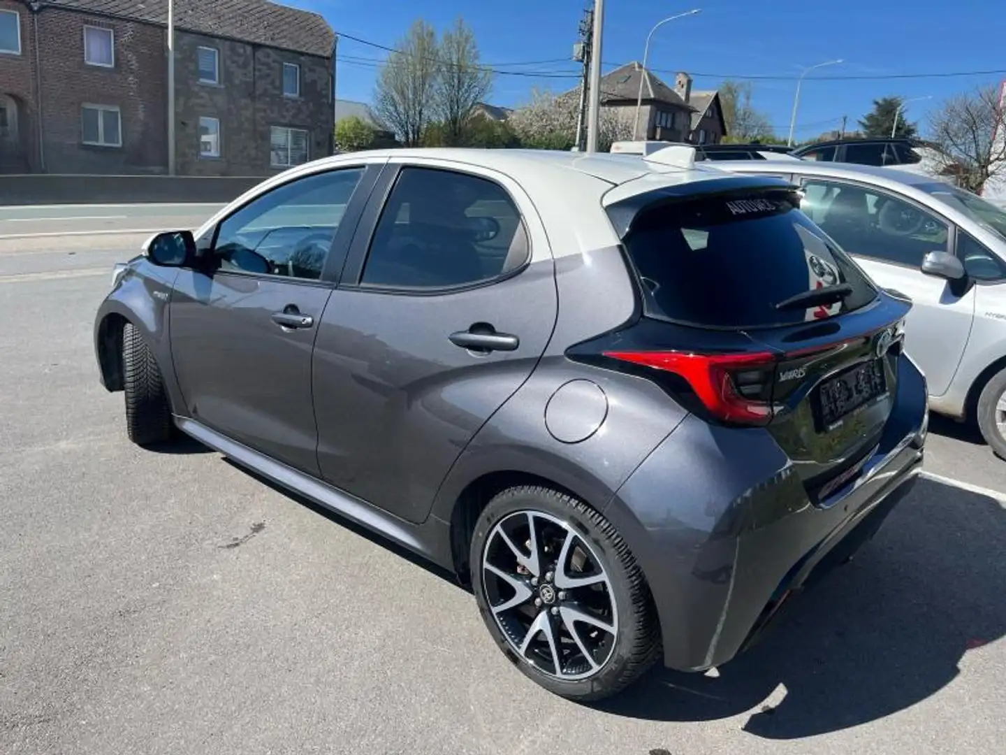 Toyota Yaris 1.5 Hybrid e-CVT Style Gris - 2
