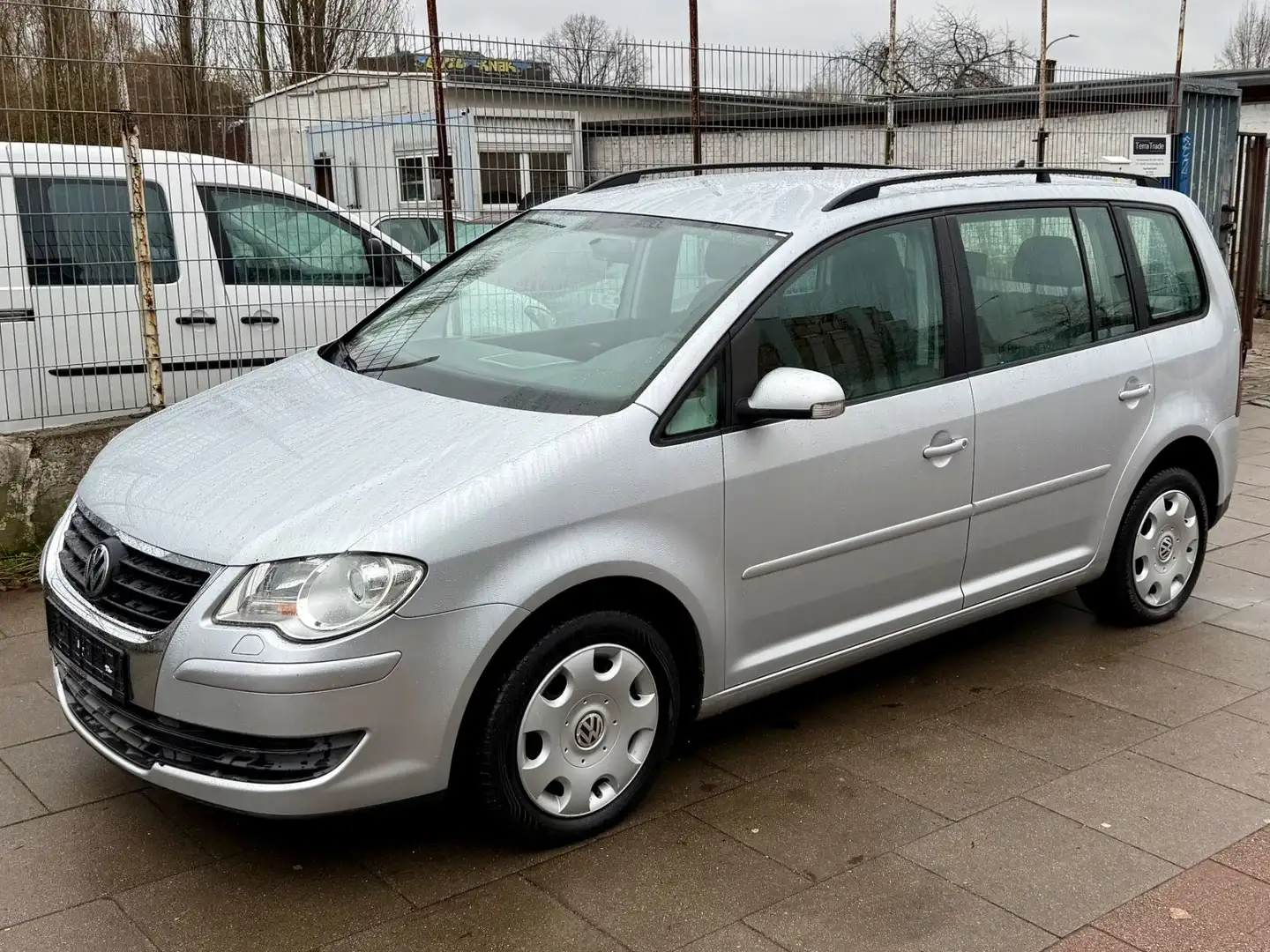 Volkswagen Touran Trendline / 1.9 l Diesel/ TÜV NEU Silber - 1