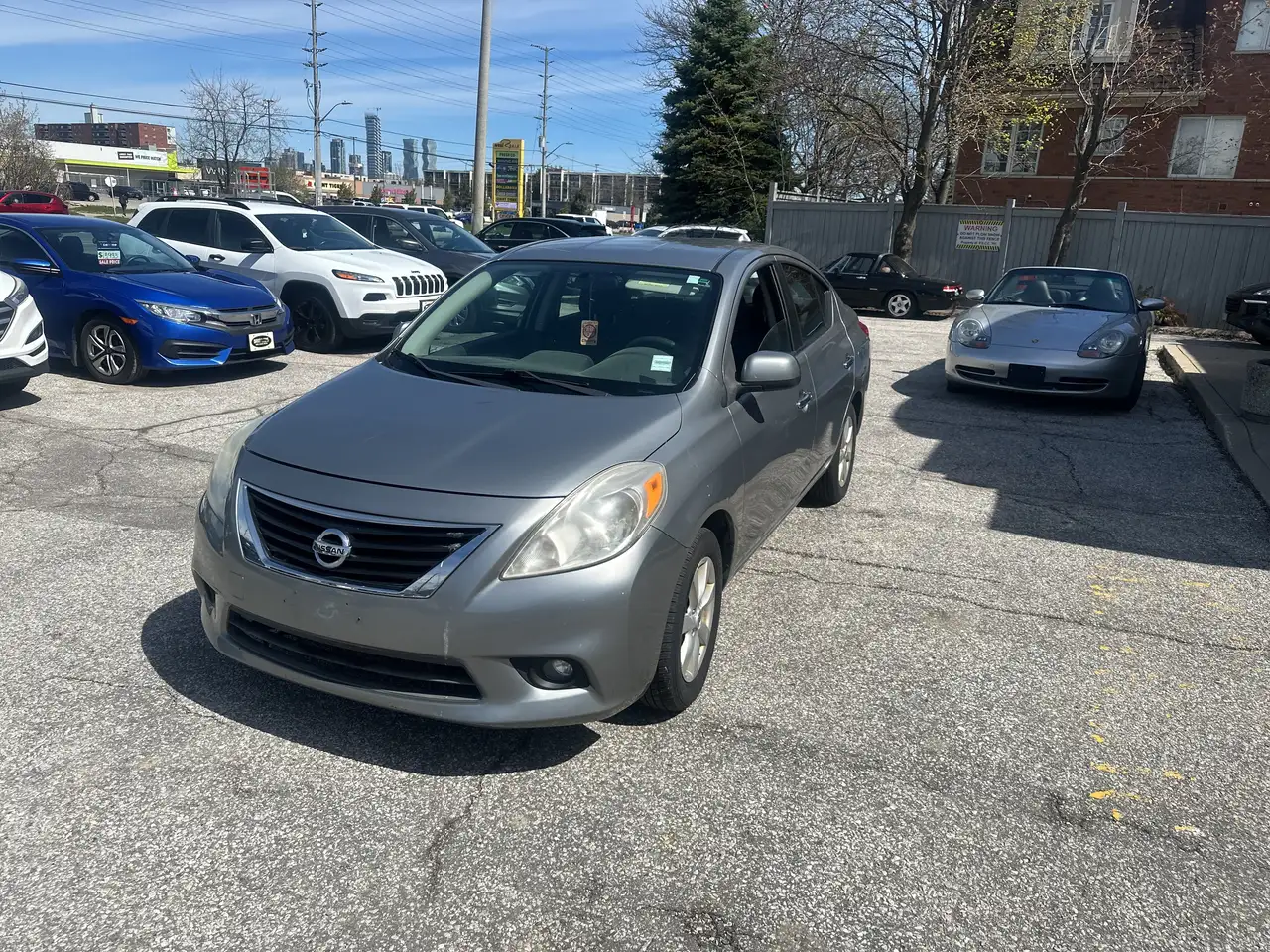 Nissan Versa снимка Nissan Versa