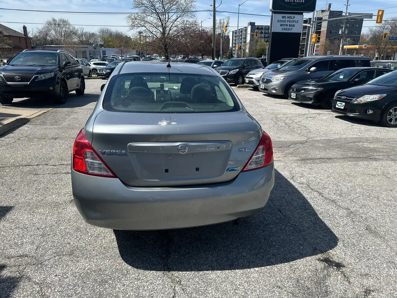 Nissan Versa снимка Nissan Versa