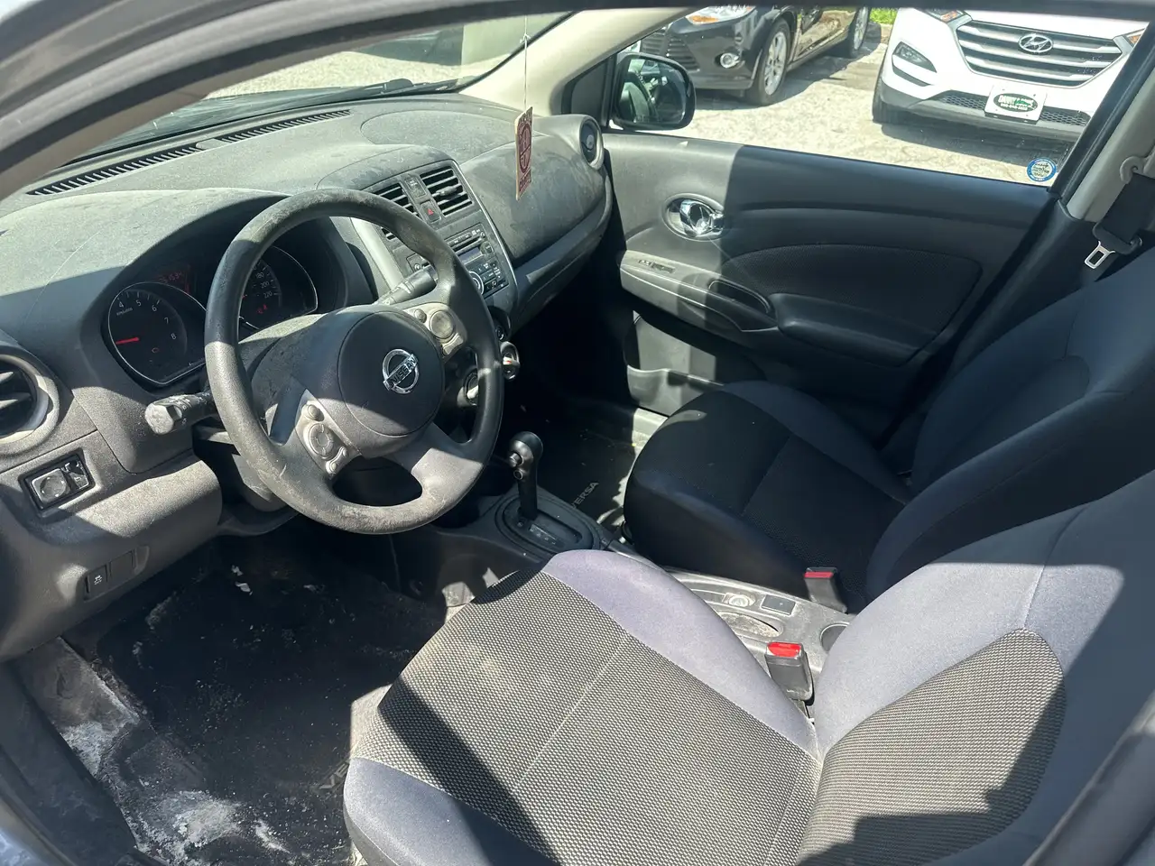 Nissan Versa снимка Nissan Versa
