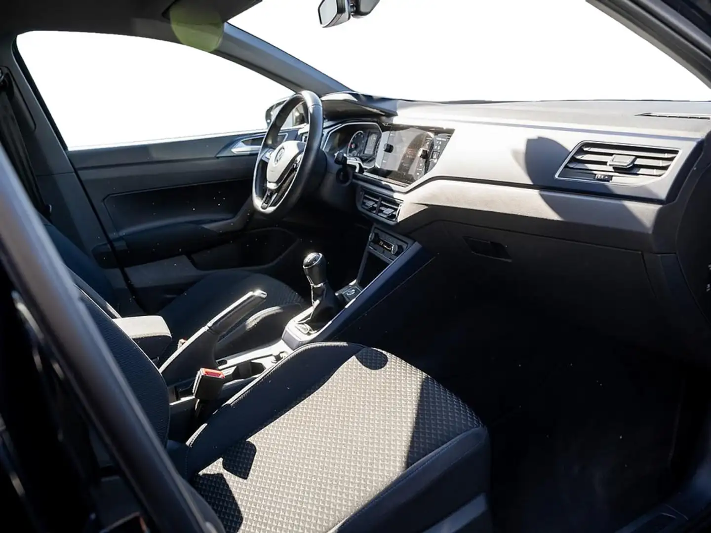 Volkswagen Polo 1.0 TSI United KAMERA NAVI SHZ DAB+ Zwart - 2