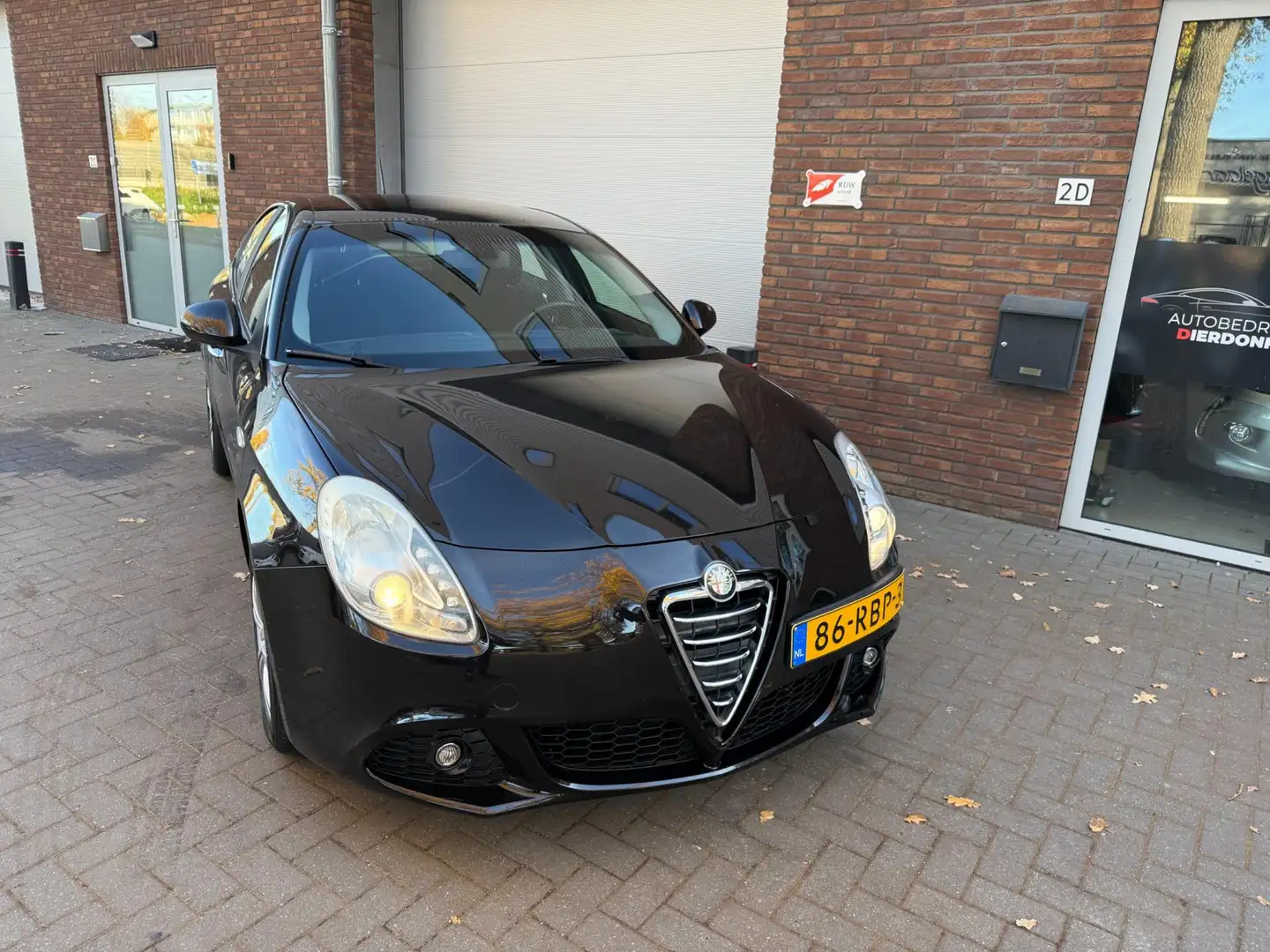 Alfa Romeo Giulietta 1.4 T Distinctive|AIRCO|NIEUWE APK|CRUISE Zwart - 2