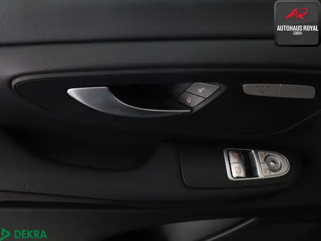 Mercedes-Benz V-Class view 18