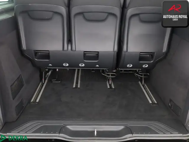 Mercedes-Benz V-Class view 19