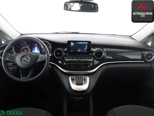 Mercedes-Benz V-Class view 9