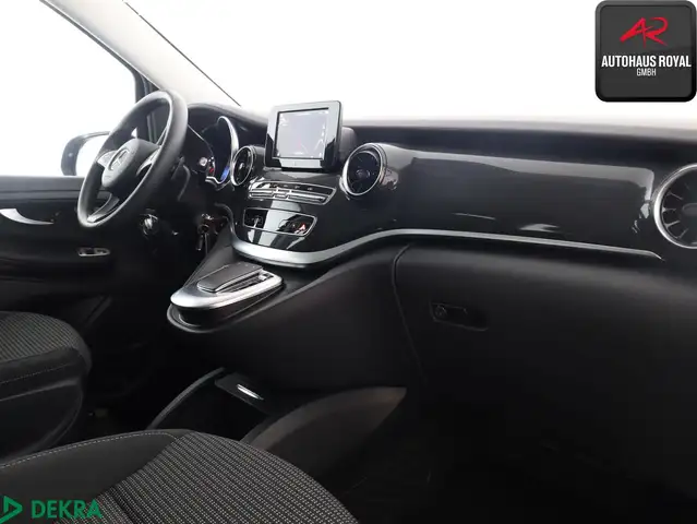 Mercedes-Benz V-Class view 10