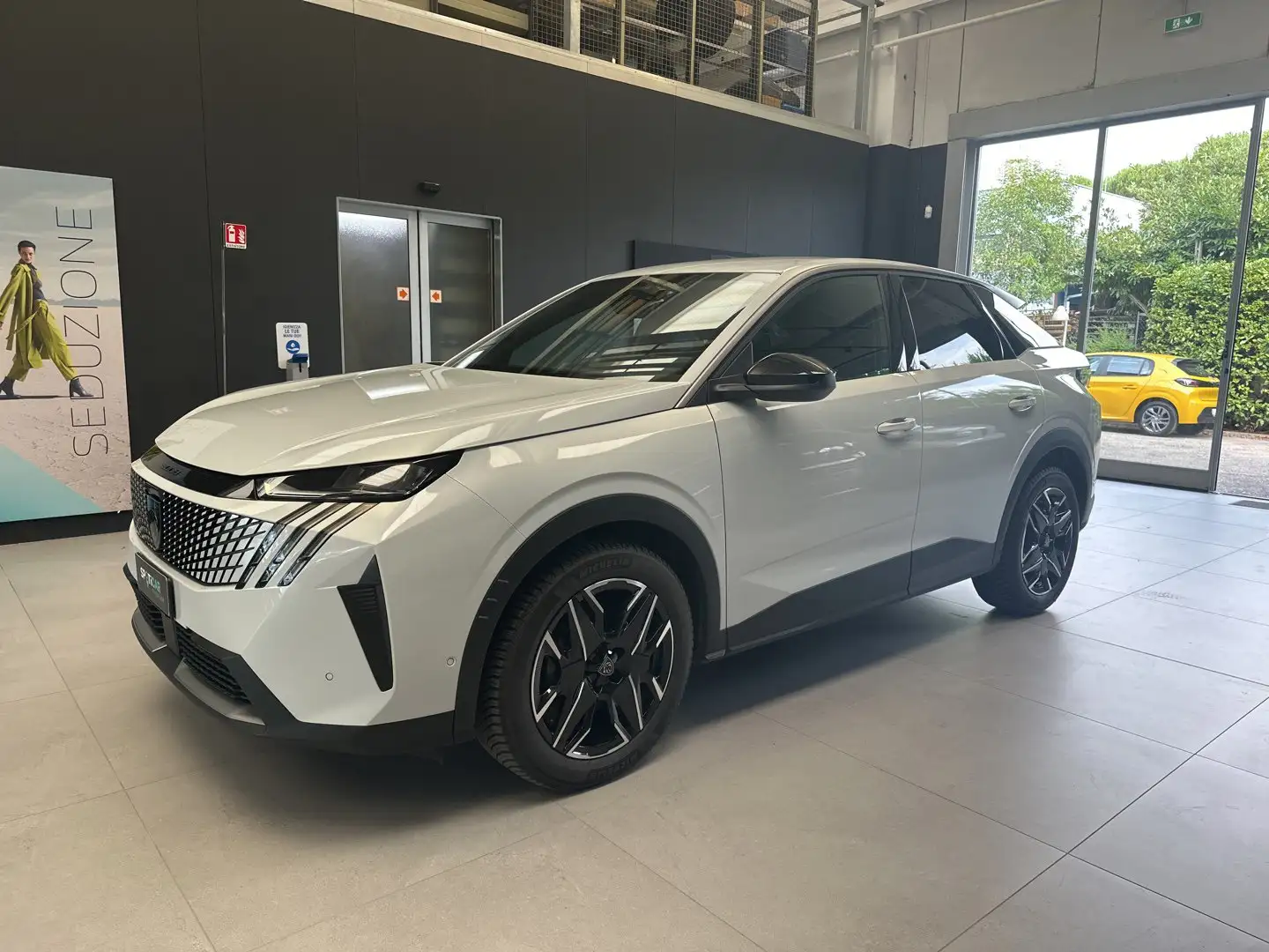 Peugeot 3008 1.2 Hybrid Allure 145cv e-dcs6 Bianco - 1