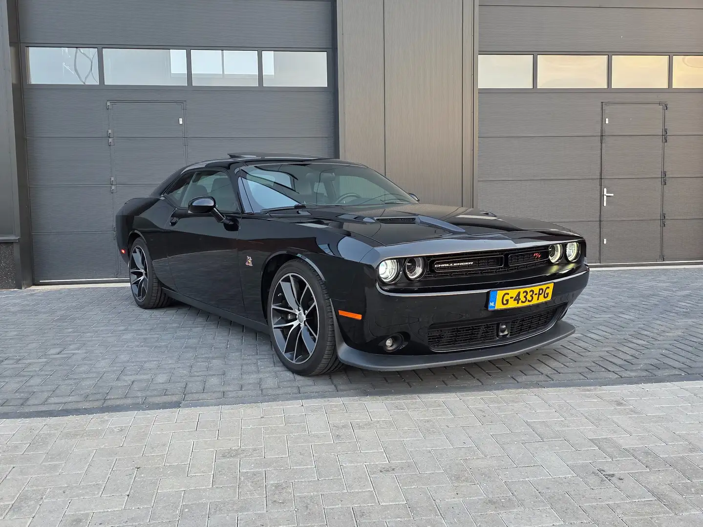 Dodge Challenger Scat Pack 6.4L RT Czarny - 1
