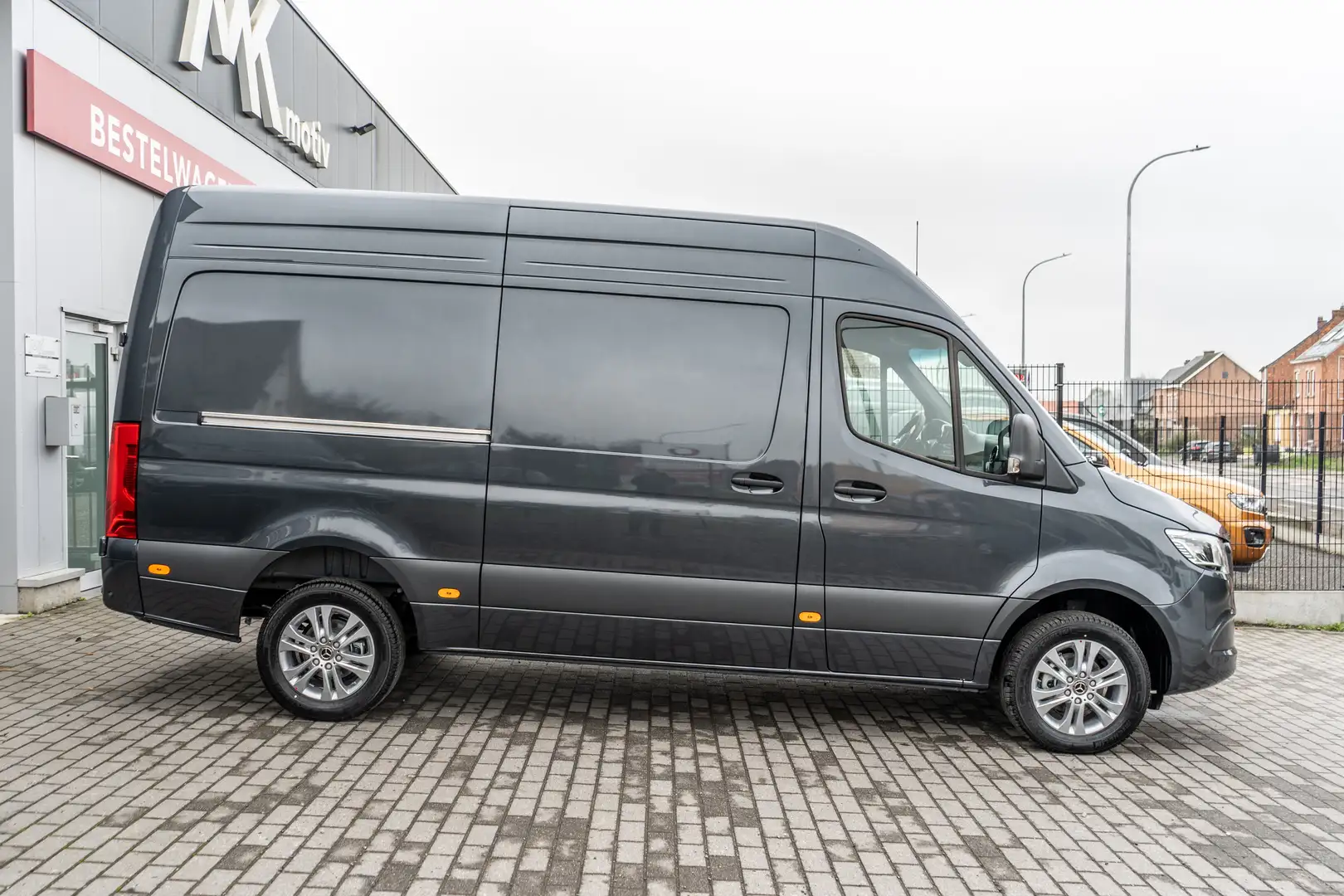Mercedes-Benz Sprinter 319 L2H2 - Adaptive cc / Trekhaak 3.5T - 54.500ex Gris - 2