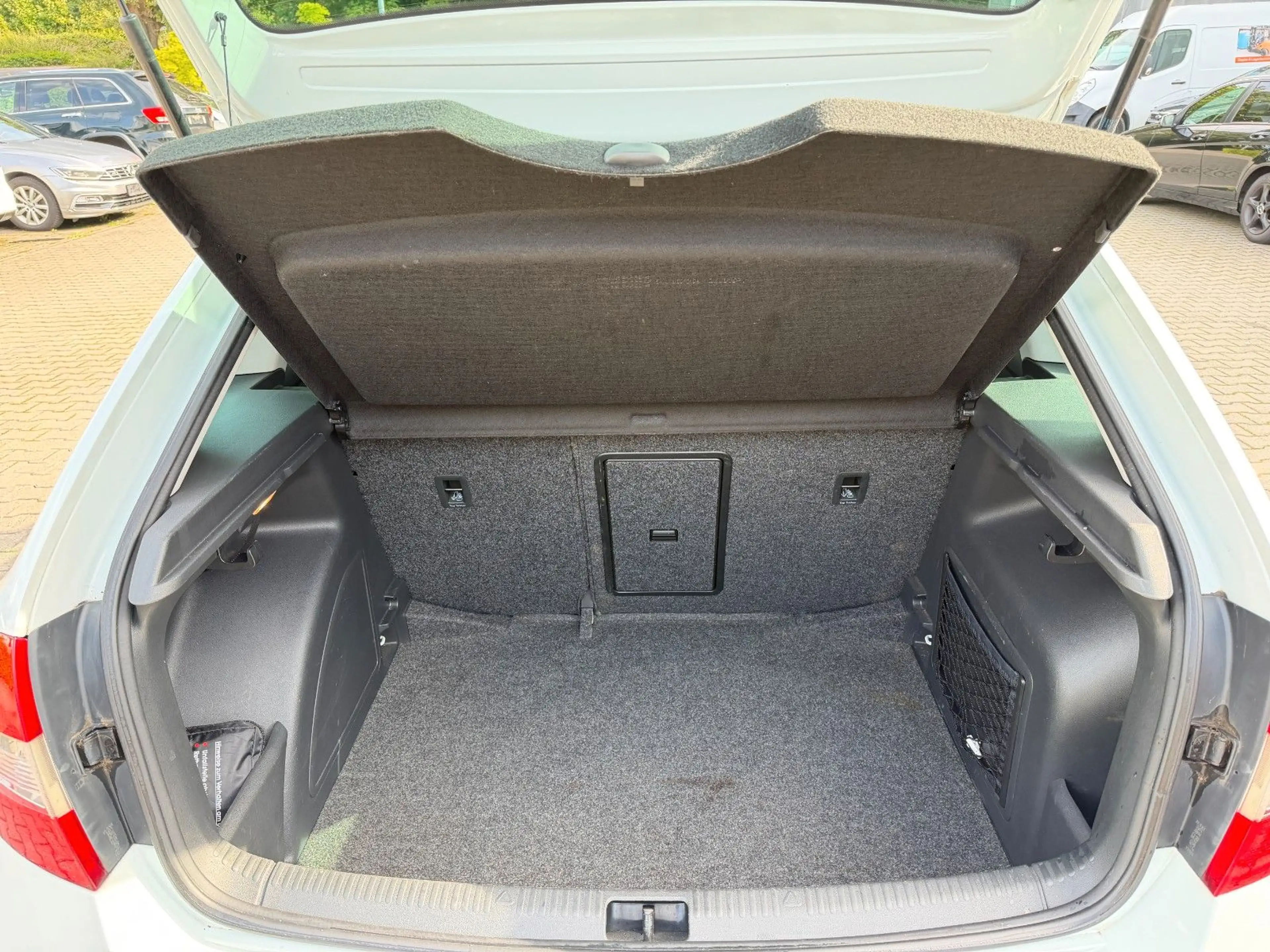 Skoda Rapid/Spaceback Spaceback Edition*2.Hand*Xenon*PDC*KLIMA* — photo 13