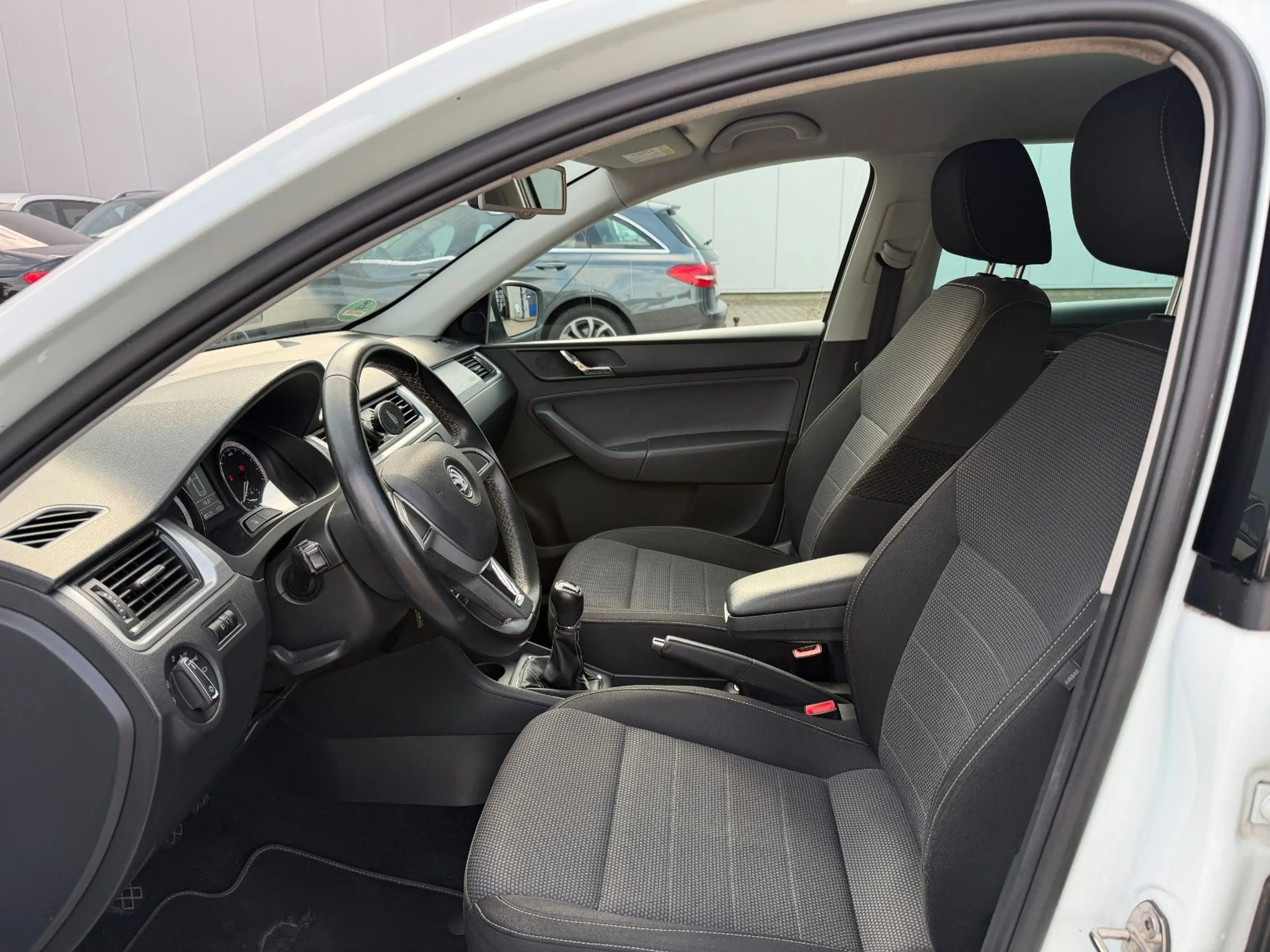 Skoda Rapid/Spaceback Spaceback Edition*2.Hand*Xenon*PDC*KLIMA* — photo 14