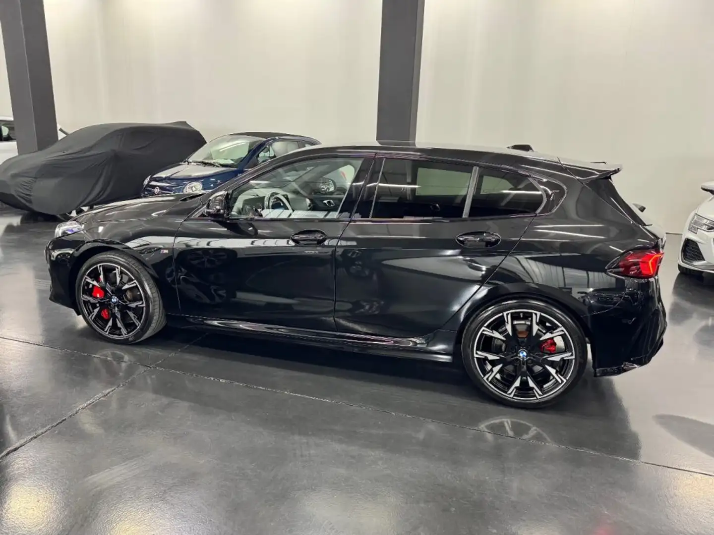 BMW 118 d MSport Schwarz - 2