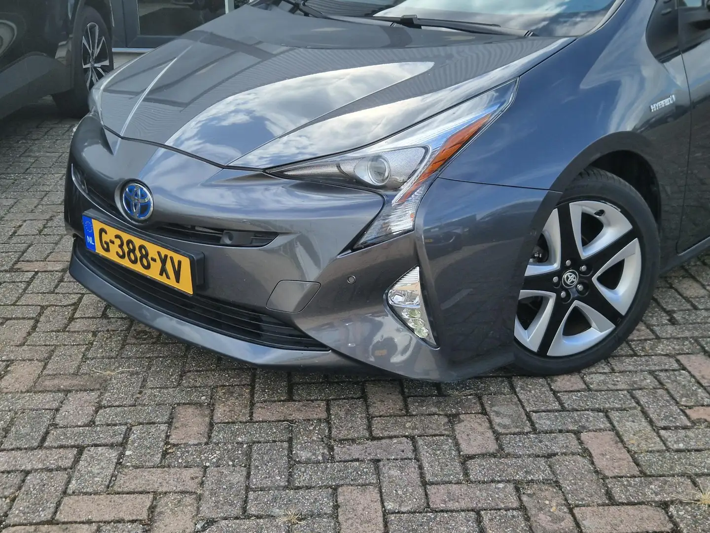 Toyota Prius 1.8 Dark Edition Grijs - 2