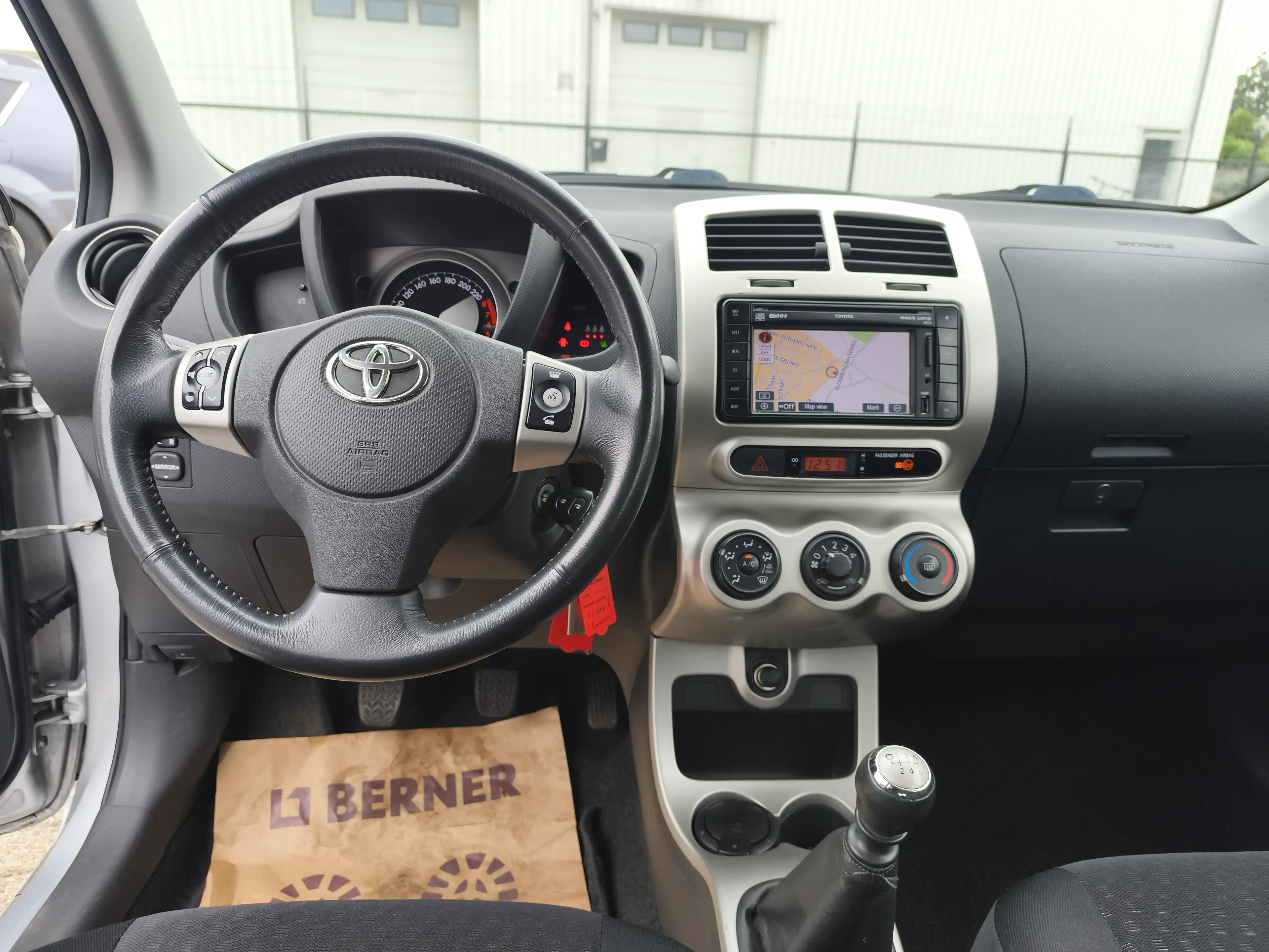 Toyota Urban Cruiser 1.3 VVT-i Aspiration — photo 12