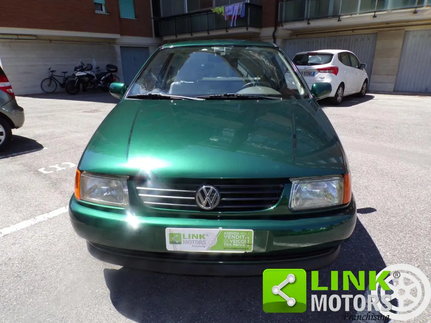 Volkswagen Polo 1.0 50CV Grün - 2
