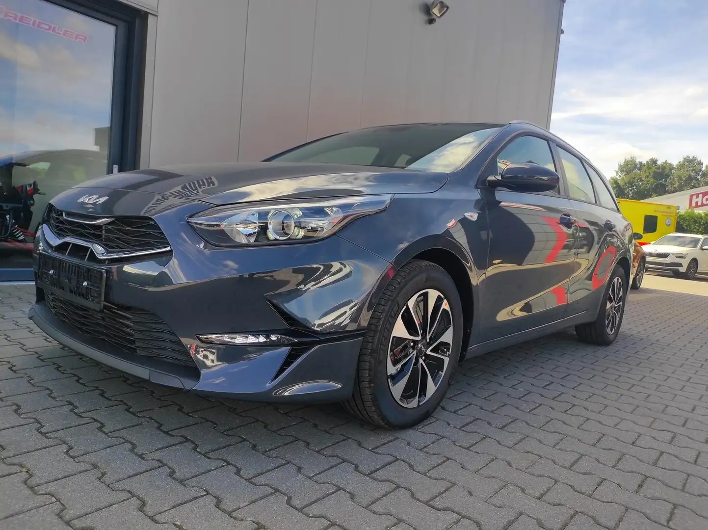 Kia Ceed SW / cee'd SW Sportswagon Spin AT Spin*Navi*Shzg*Lhzg*PDC*Cam... Grau - 1
