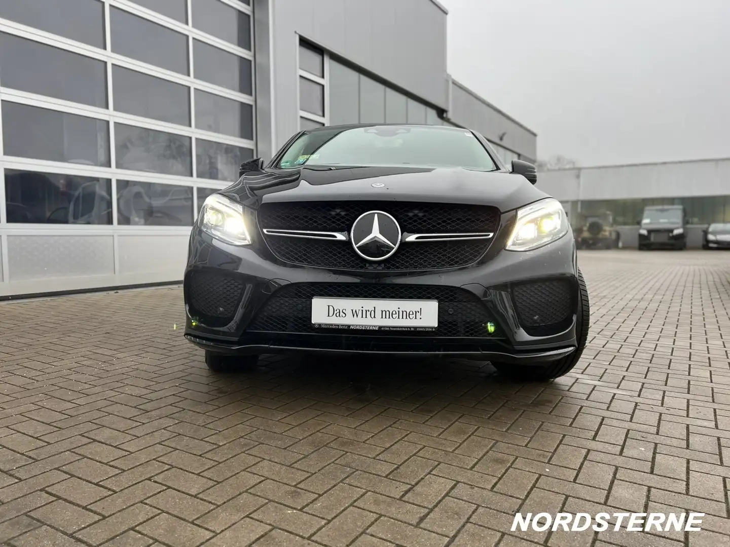 Mercedes-Benz GLE 400 GLE 400 4MATIC Coupé AMG-Line Airmatic Panorama Schwarz - 2